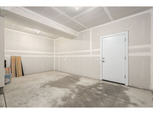 18933 Sw Hazelwood Ln L-9, Beaverton, OR 97078