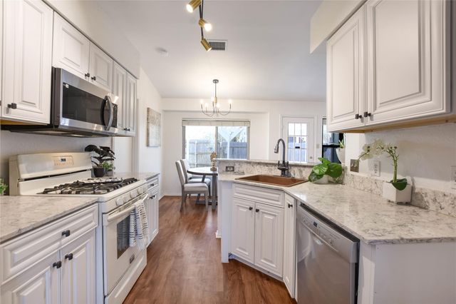 1400 Piney Creek LN, Cedar Park, TX 78613