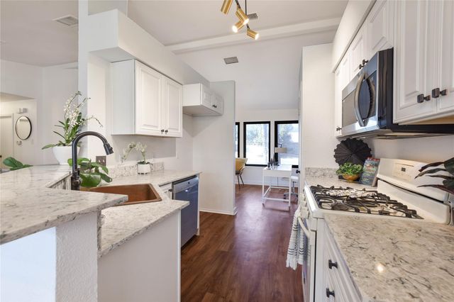 1400 Piney Creek LN, Cedar Park, TX 78613