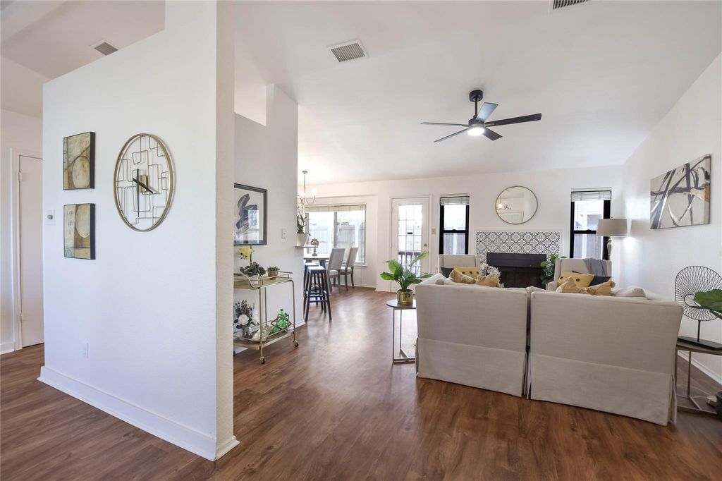 1400 Piney Creek LN, Cedar Park, TX 78613