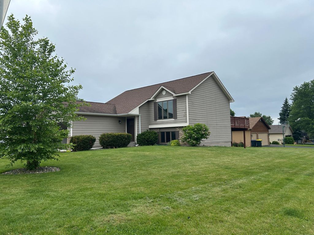 10385 166th Street W, Lakeville, MN 55044