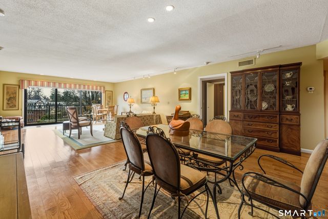 791 Prospect Avenue 17, West Hartford, CT 06105