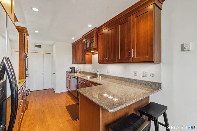 791 Prospect Avenue 17, West Hartford, CT 06105