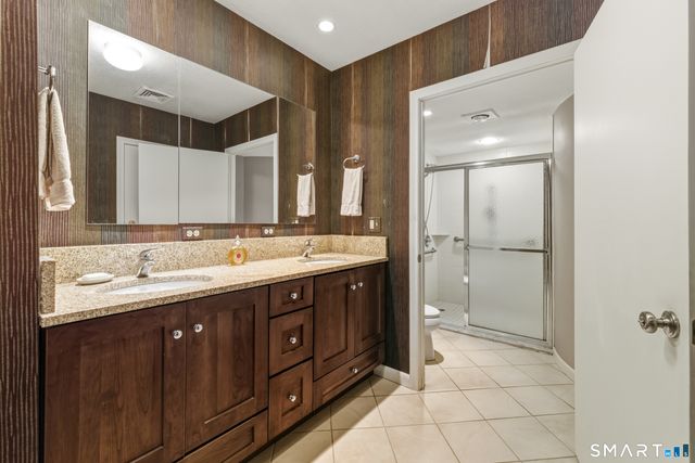 791 Prospect Avenue 17, West Hartford, CT 06105