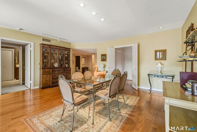 791 Prospect Avenue 17, West Hartford, CT 06105