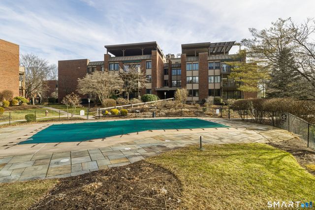 791 Prospect Avenue 17, West Hartford, CT 06105