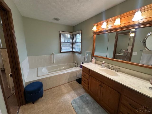 4827 Riverview Avenue, Middletown, OH 45042