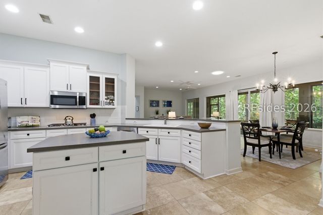 2 Holly Ln, Bluffton, SC 29909