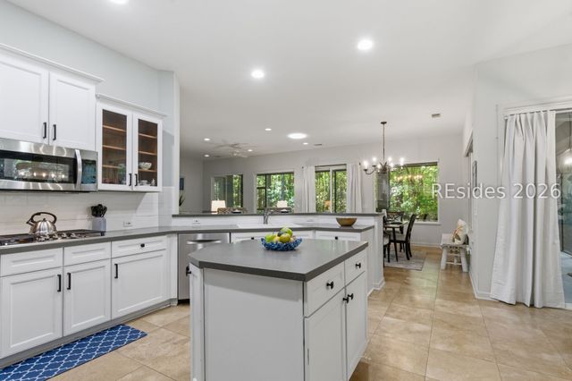 2 Holly Ln, Bluffton, SC 29909