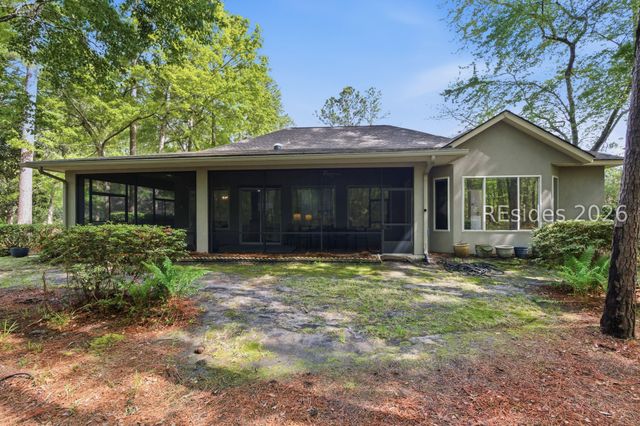 2 Holly Ln, Bluffton, SC 29909