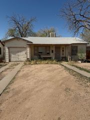 621 Alvarado Drive SE, Albuquerque, NM 87108