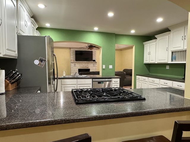 86 Cherokee Road, Cherokee Village, AR 72529