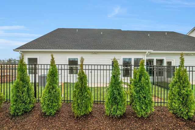 1960 Grace Johns Cir, Murfreesboro, TN 37128
