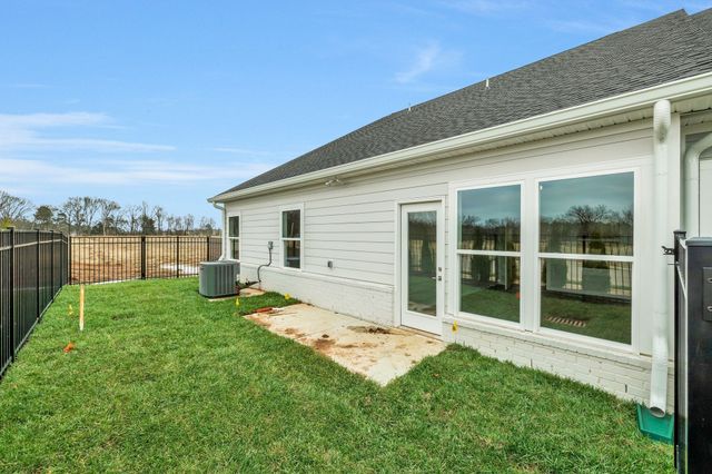 1960 Grace Johns Cir, Murfreesboro, TN 37128