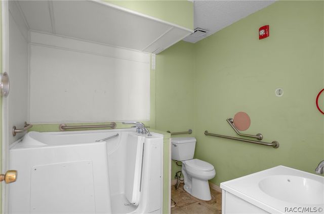 1711 N Croft Avenue, Inverness, FL 34453