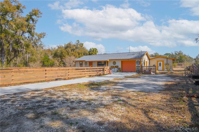 1711 N Croft Avenue, Inverness, FL 34453