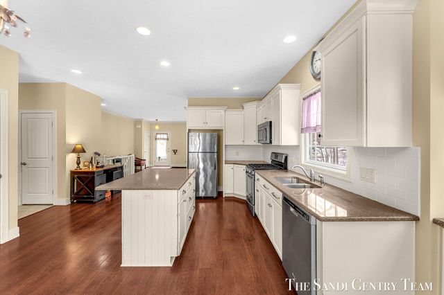 601 Lakeview Lane 1, Spring Lake, MI 49456