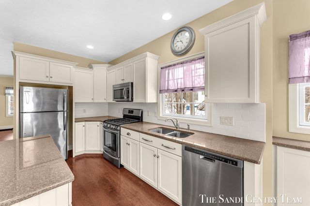 601 Lakeview Lane 1, Spring Lake, MI 49456