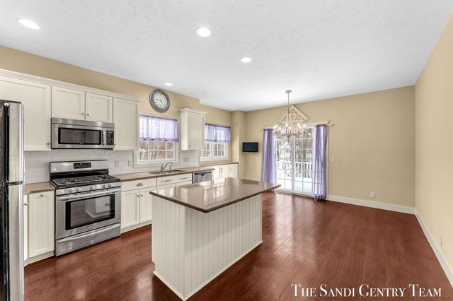 601 Lakeview Lane 1, Spring Lake, MI 49456