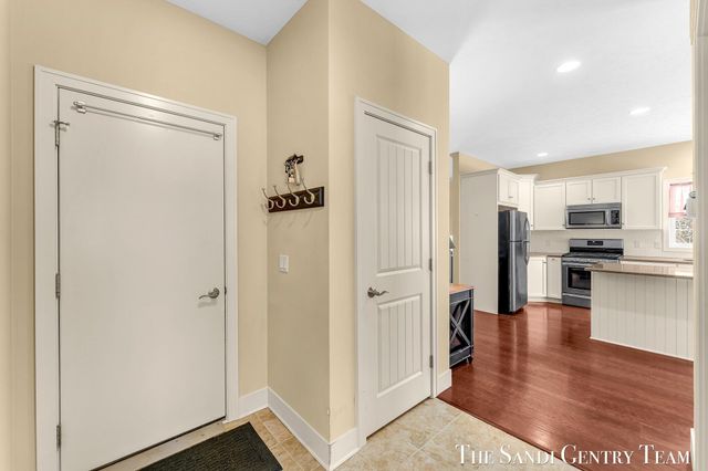 601 Lakeview Lane 1, Spring Lake, MI 49456