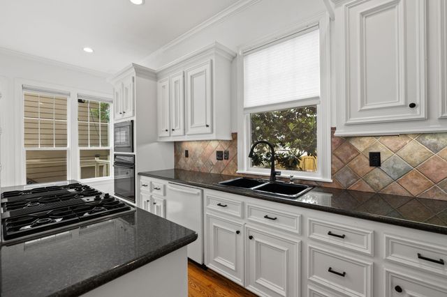 948 Ashland Street, Houston, TX 77008