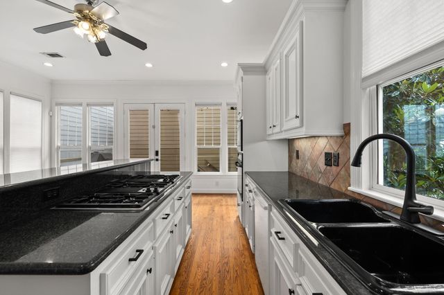 948 Ashland Street, Houston, TX 77008