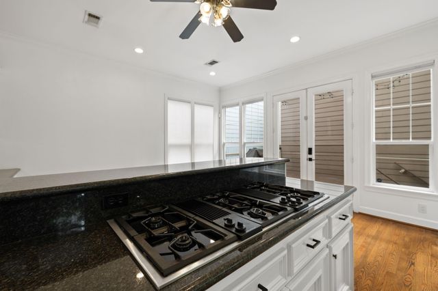 948 Ashland Street, Houston, TX 77008