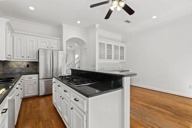 948 Ashland Street, Houston, TX 77008