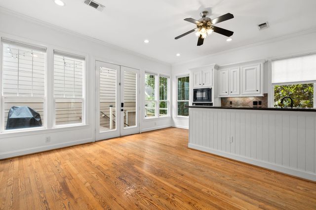 948 Ashland Street, Houston, TX 77008