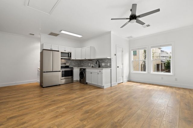 948 Ashland Street, Houston, TX 77008