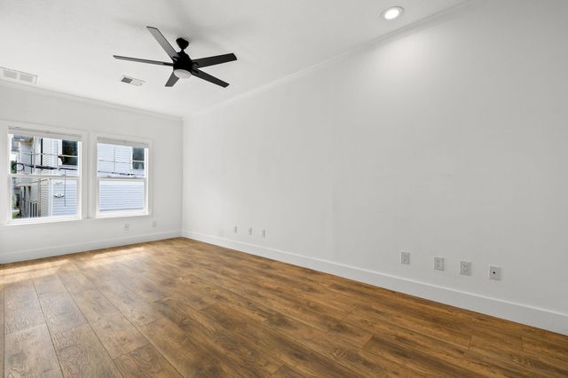 948 Ashland Street, Houston, TX 77008