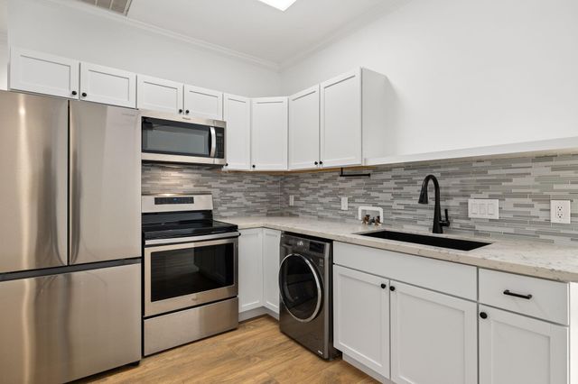 948 Ashland Street, Houston, TX 77008