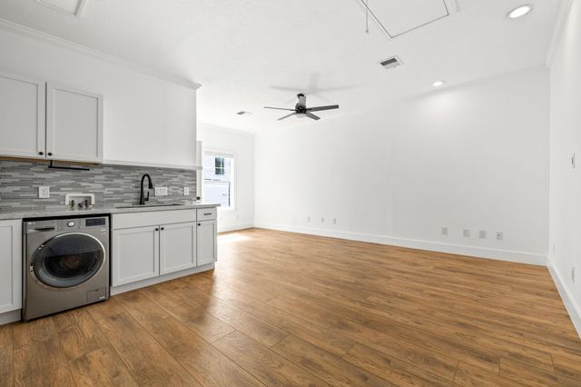 948 Ashland Street, Houston, TX 77008