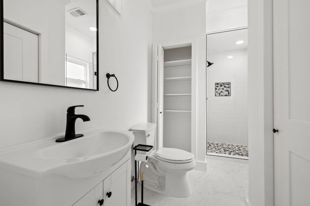 948 Ashland Street, Houston, TX 77008