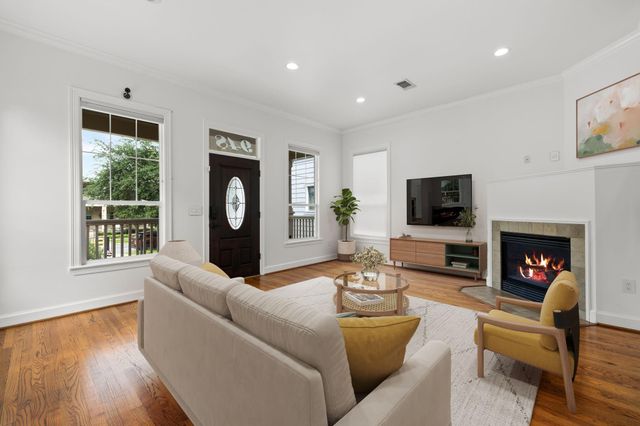 948 Ashland Street, Houston, TX 77008