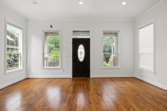 948 Ashland Street, Houston, TX 77008
