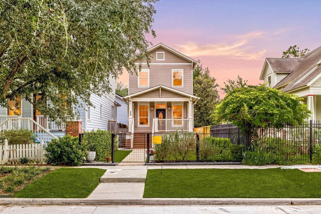 948 Ashland Street, Houston, TX 77008