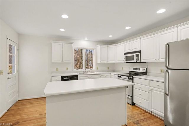 1711 Hanging Valley Court, Kernersville, NC 27284