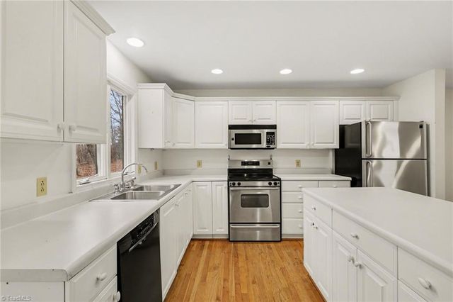 1711 Hanging Valley Court, Kernersville, NC 27284