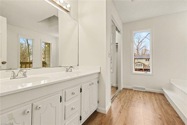 1711 Hanging Valley Court, Kernersville, NC 27284