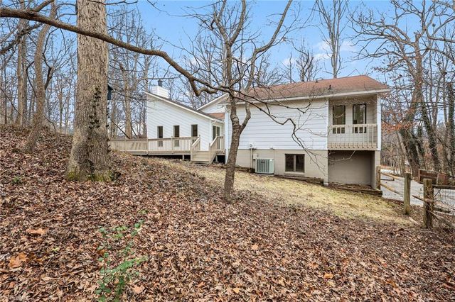 1711 Hanging Valley Court, Kernersville, NC 27284