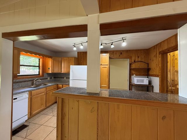 516 Harper Rd, Kerrville, TX 78028