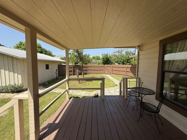 516 Harper Rd, Kerrville, TX 78028