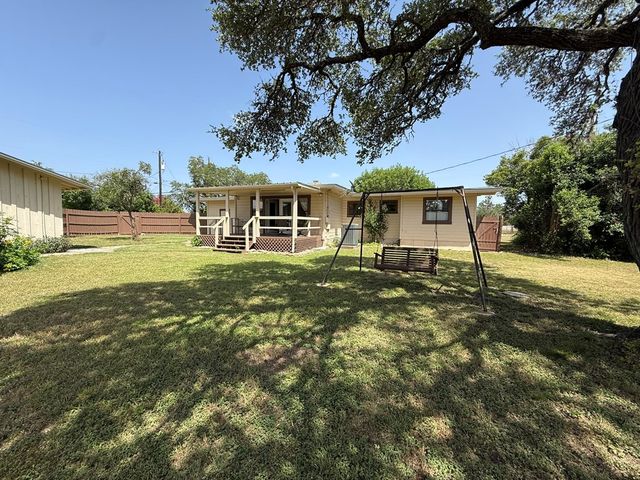 516 Harper Rd, Kerrville, TX 78028