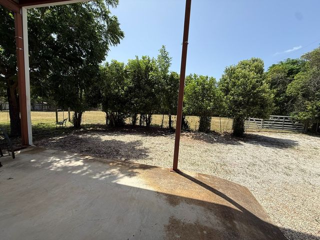 516 Harper Rd, Kerrville, TX 78028