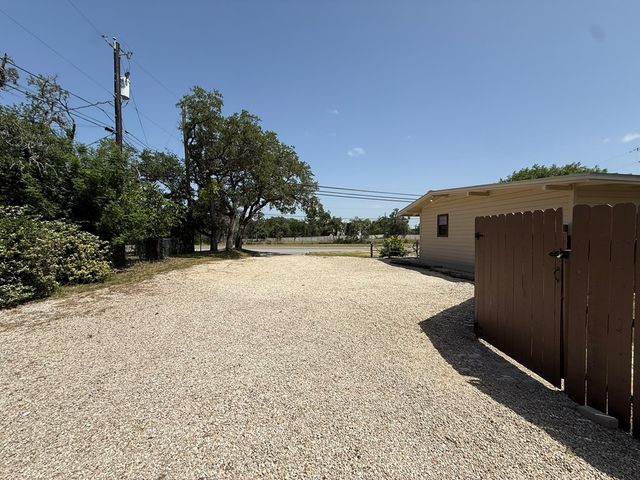516 Harper Rd, Kerrville, TX 78028
