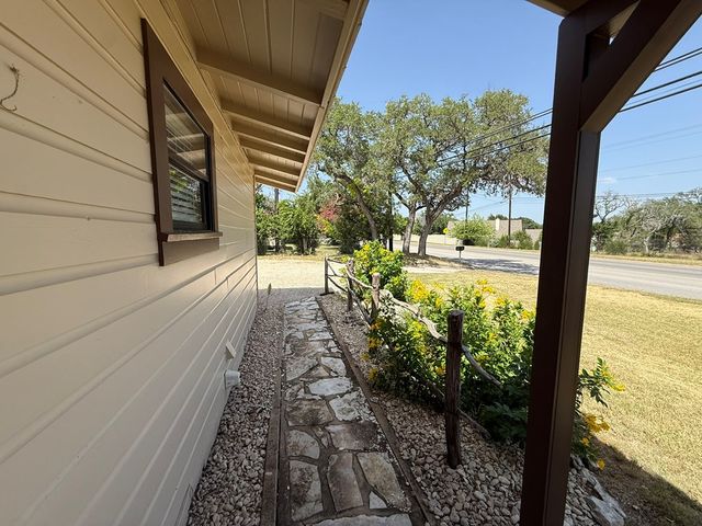 516 Harper Rd, Kerrville, TX 78028