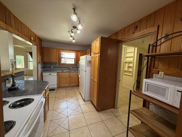 516 Harper Rd, Kerrville, TX 78028
