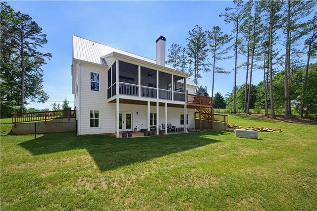566 Roper Drive, Clarkesville, GA 30523