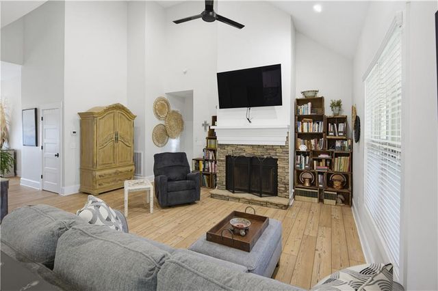 566 Roper Drive, Clarkesville, GA 30523